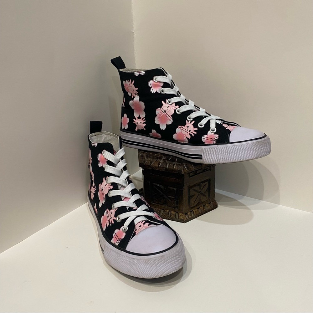 🔥Hot topic woman's axolotl print high tops size 8, slightly used